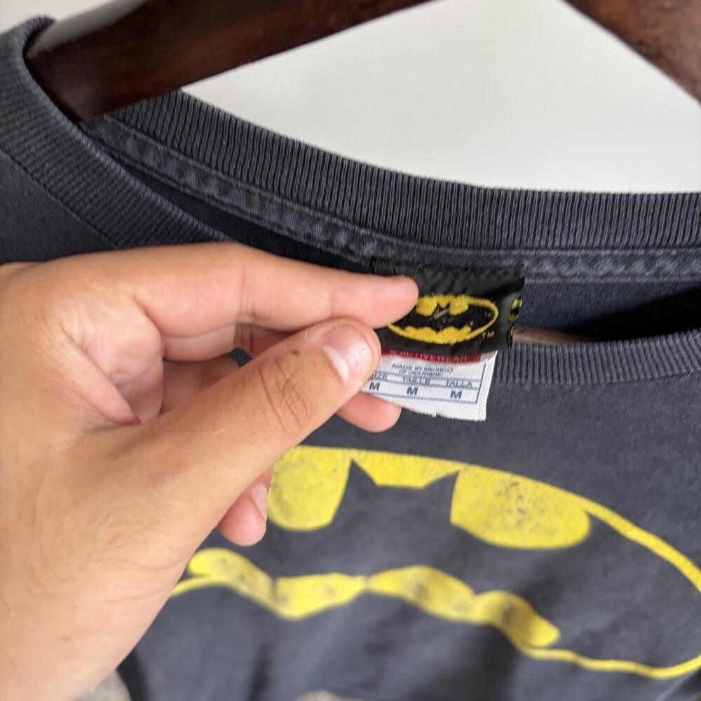 Vintage Y2K Batman Logo Superhero Faded Grunge DC Comics Mens M Tee - Picture 2 of 7